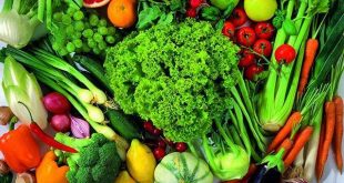 Nên có chế độ ăn khoa học cân đối dinh dưỡng, ăn nhiều rau xanh và hoa quả tươi.